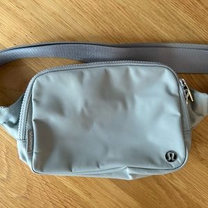 Original Lululemon Belt Bag in Silver